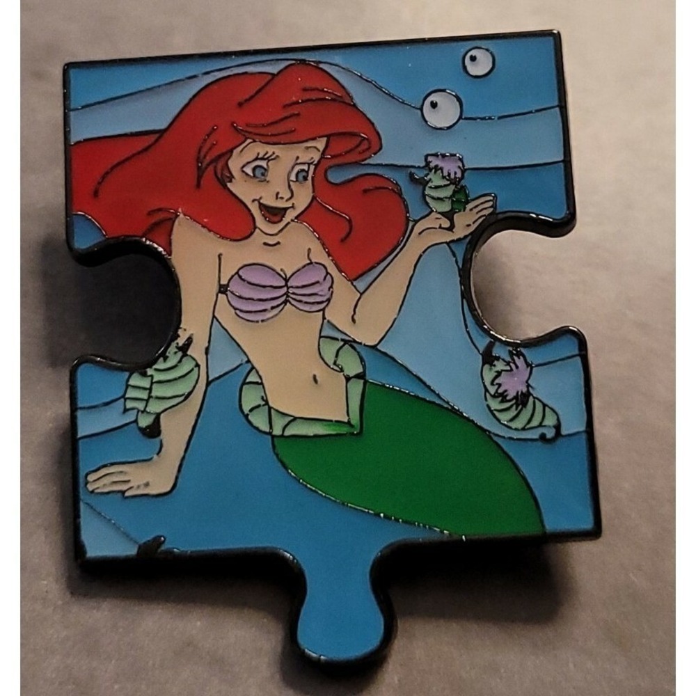 Loungefly Disney The Little Mermaid Puzzle Pin Underwater Scene - Ariel